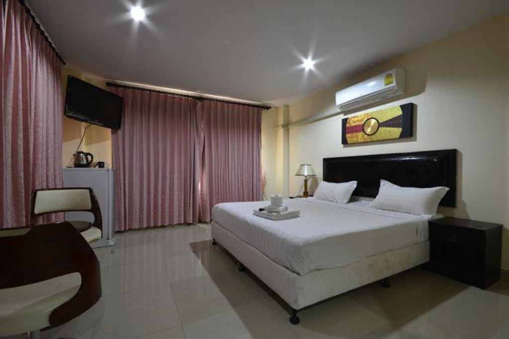Royal Q & D Suites Pattaya Exterior photo