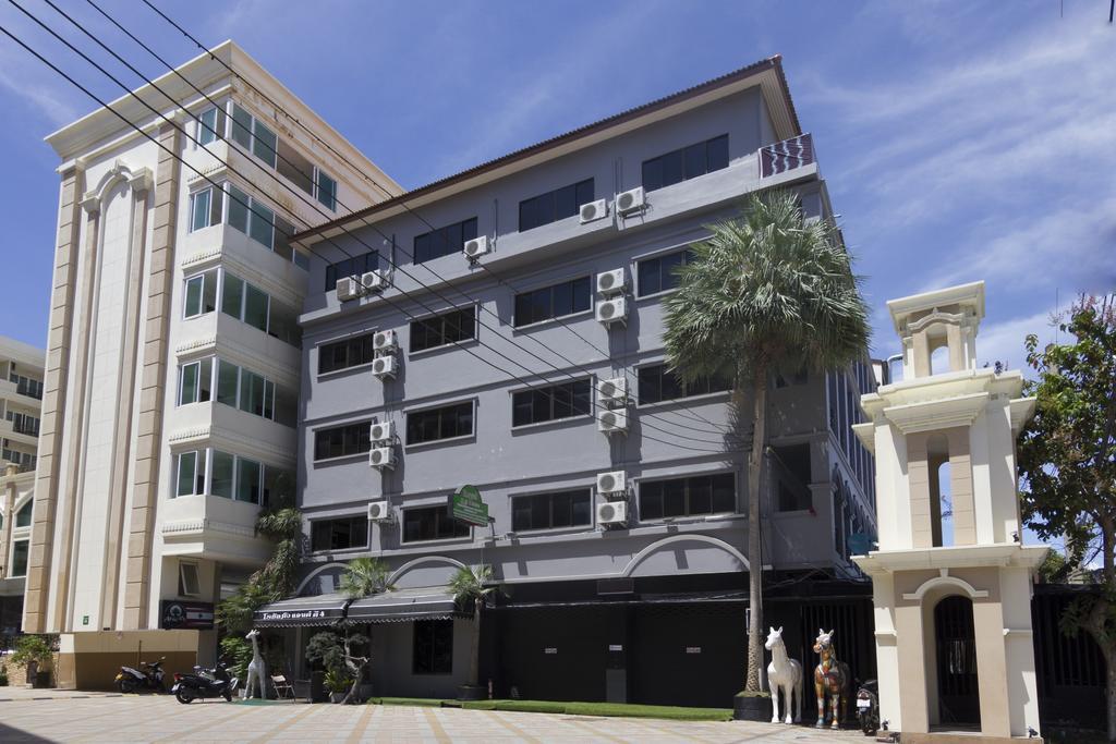 Royal Q & D Suites Pattaya Exterior photo