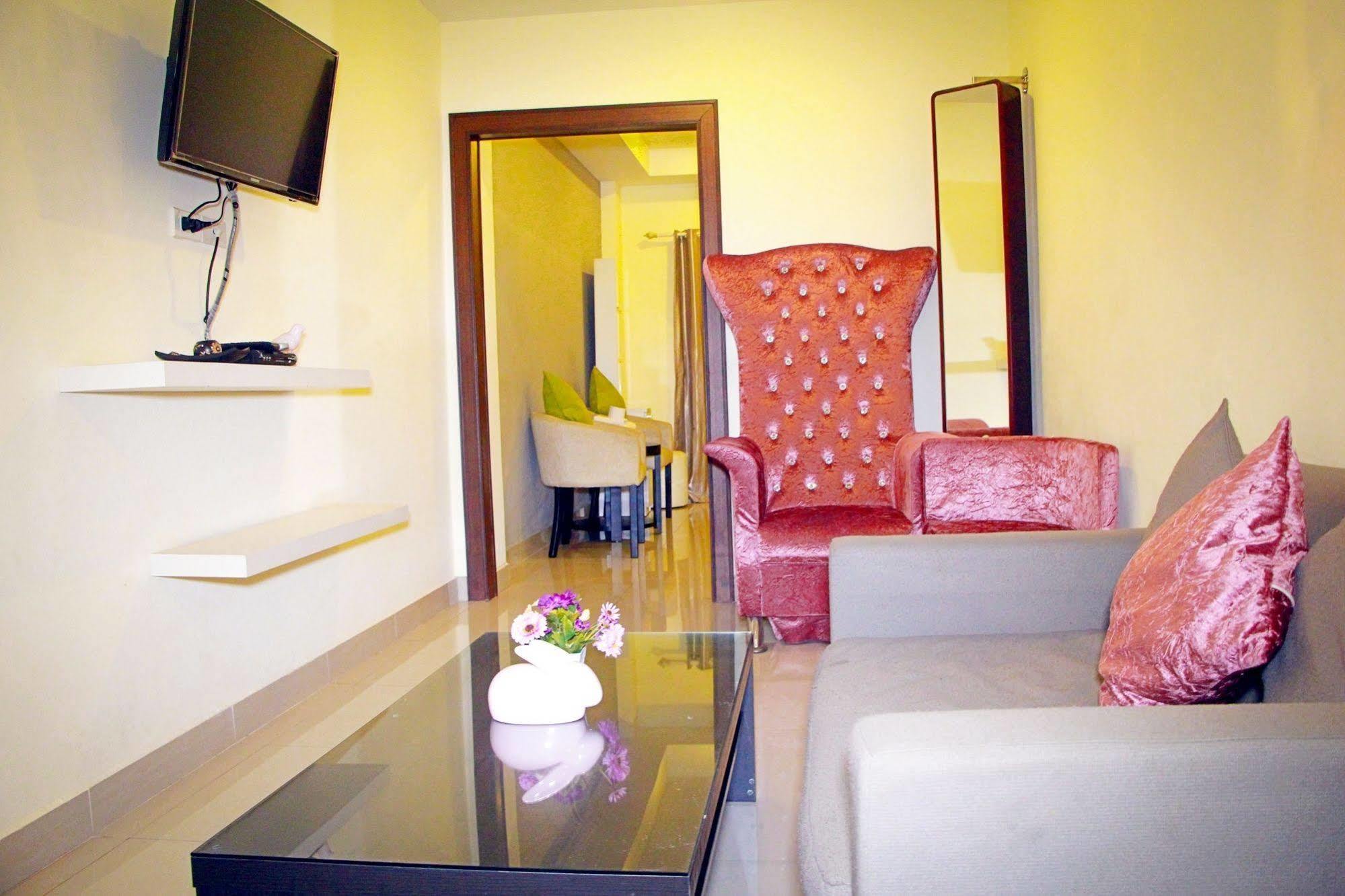 Royal Q & D Suites Pattaya Exterior photo