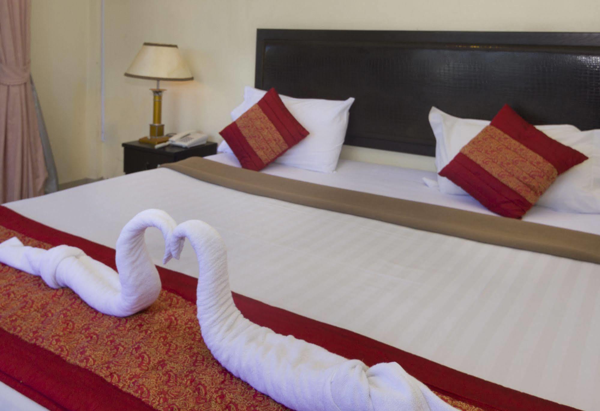Royal Q & D Suites Pattaya Exterior photo