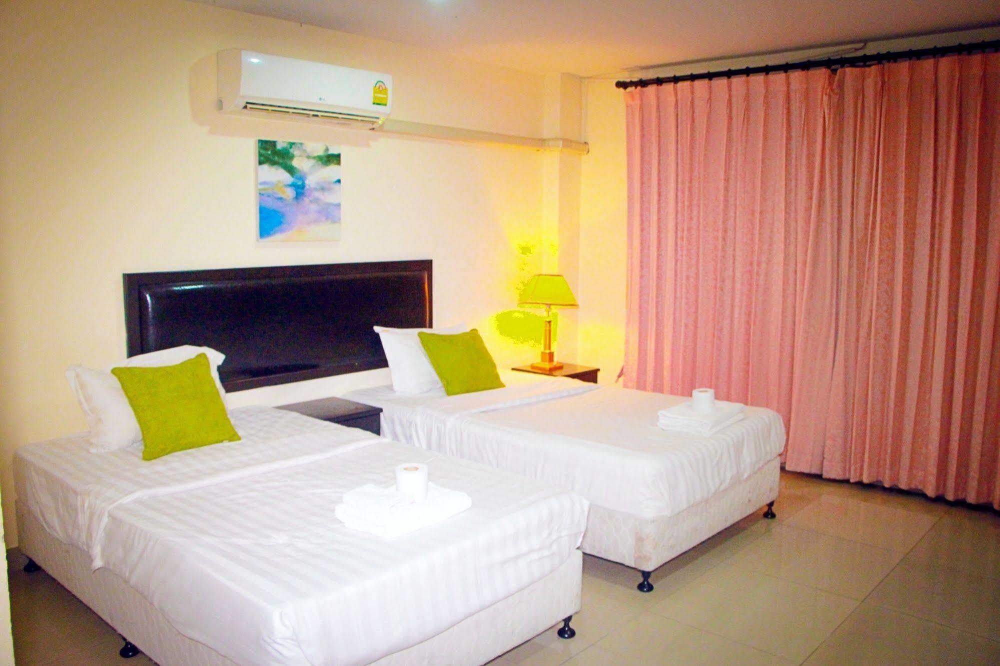 Royal Q & D Suites Pattaya Exterior photo