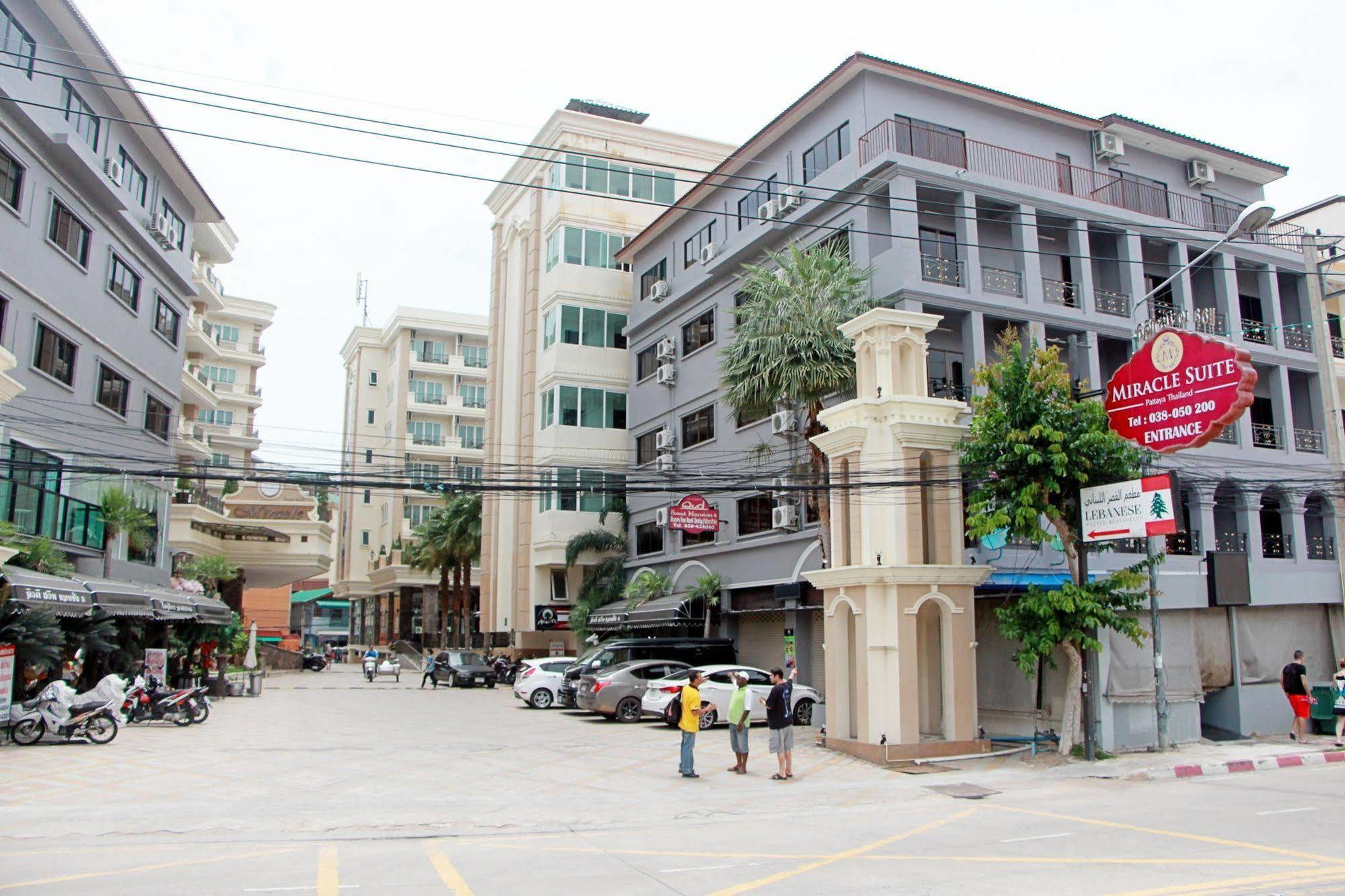 Royal Q & D Suites Pattaya Exterior photo